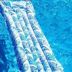 NWOT Lilly Pulitzer true blue stuffed shells float